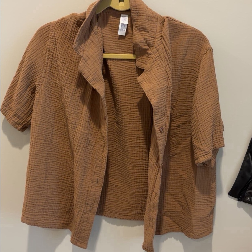 stars above Cropped Gauze Button-Front Top in Rust